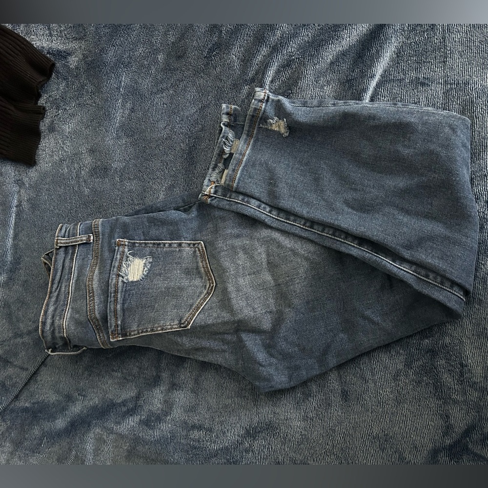 medium wash size 9/29 blue ripped jeans - Picture 4 of 5